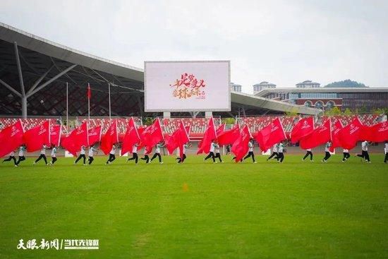 《白蛇2：青蛇劫起》续写经典传说，讲述小白被镇压雷峰塔后，小青为解救小白，堕入修罗城历劫的冒险成长故事